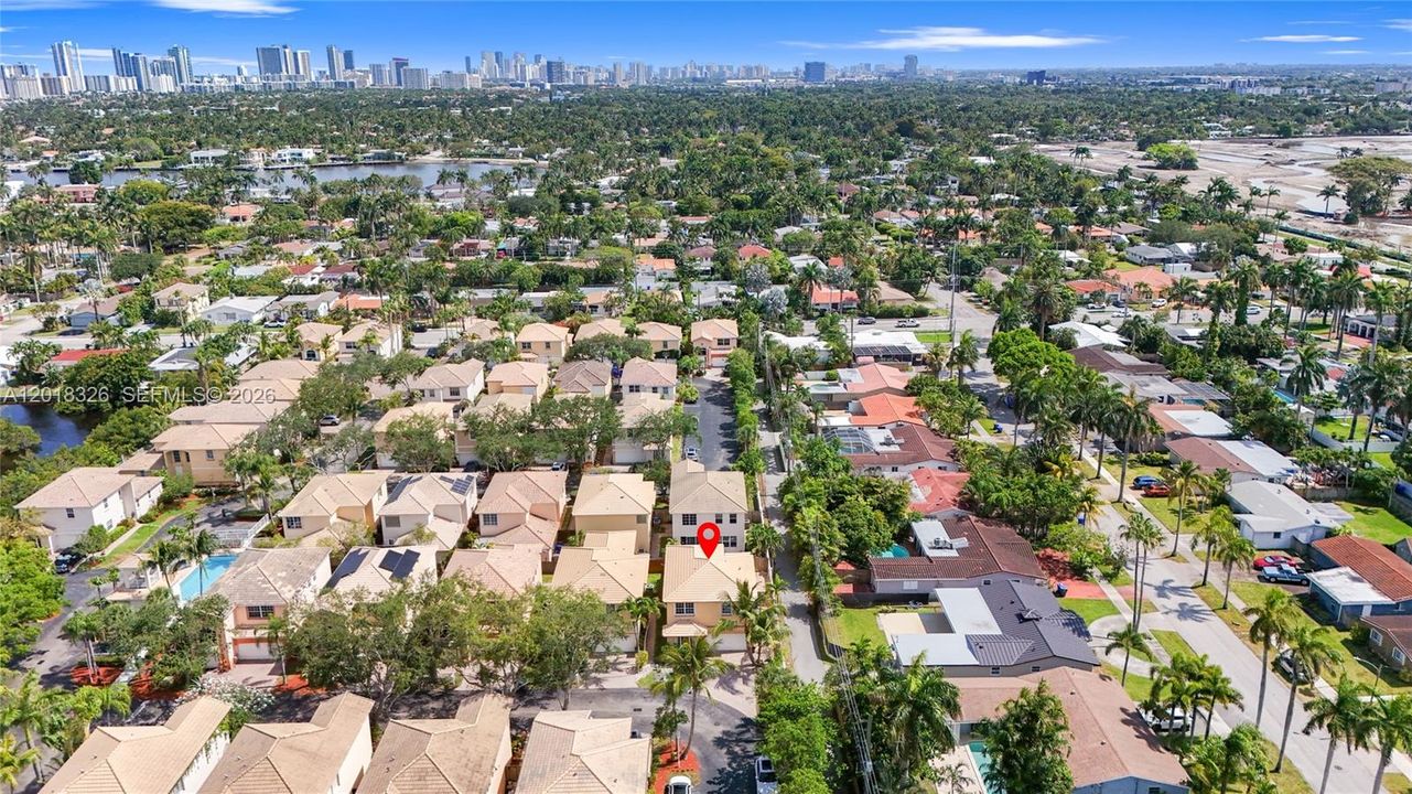 En Venta: $699,000 (3 camas, 2 baños, 2163 Pies cuadrados)