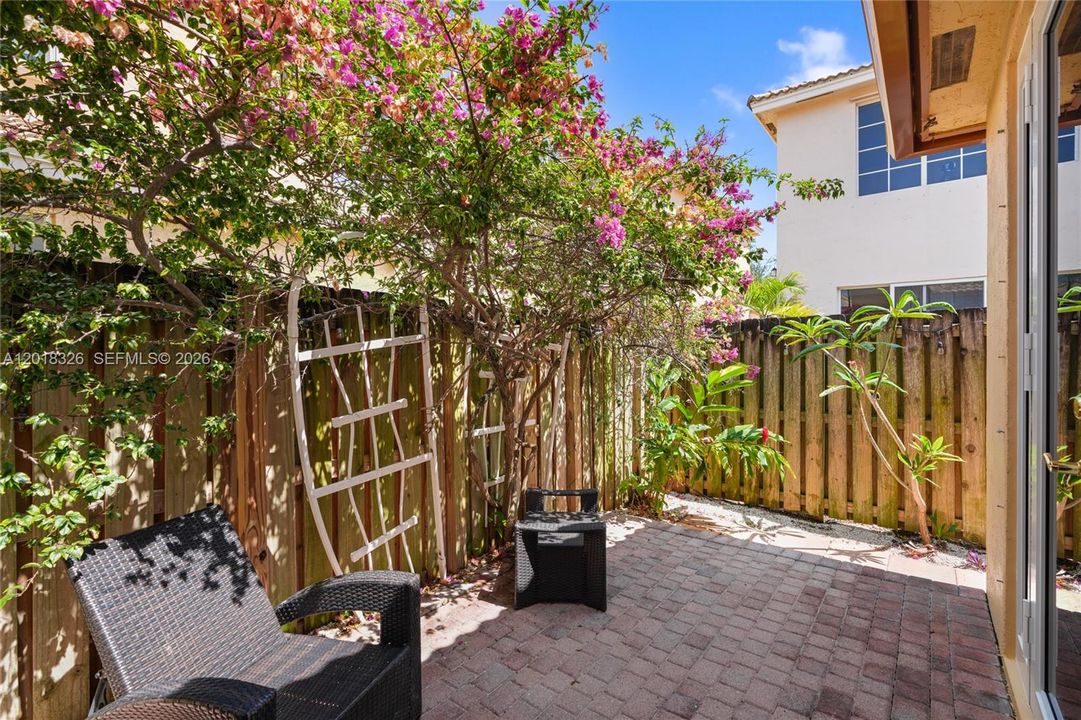 En Venta: $699,000 (3 camas, 2 baños, 2163 Pies cuadrados)