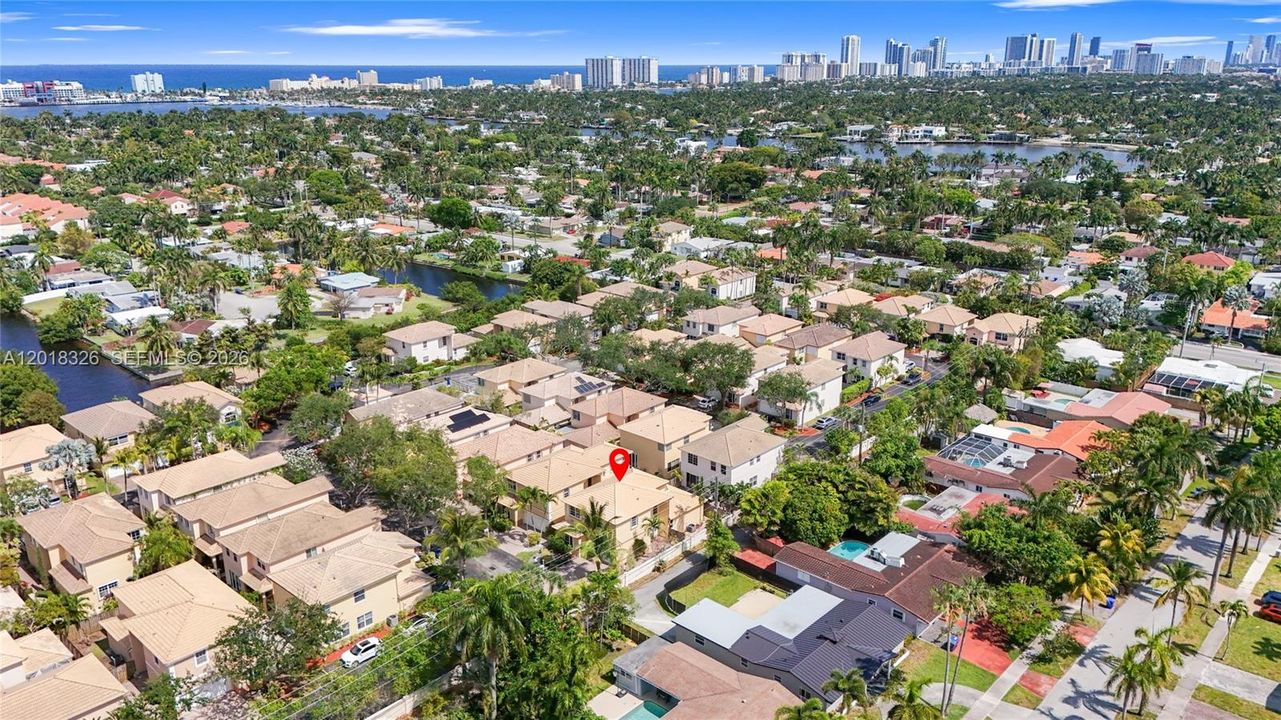 En Venta: $699,000 (3 camas, 2 baños, 2163 Pies cuadrados)