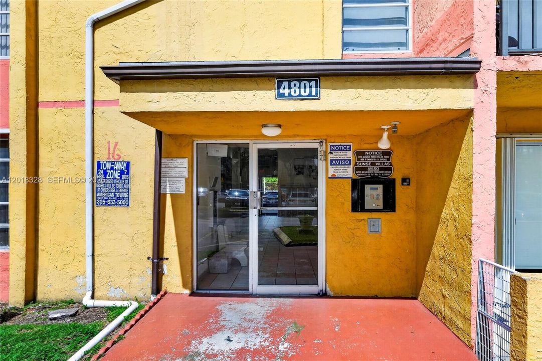 For Sale: $189,000 (1 beds, 1 baths, 709 Square Feet)