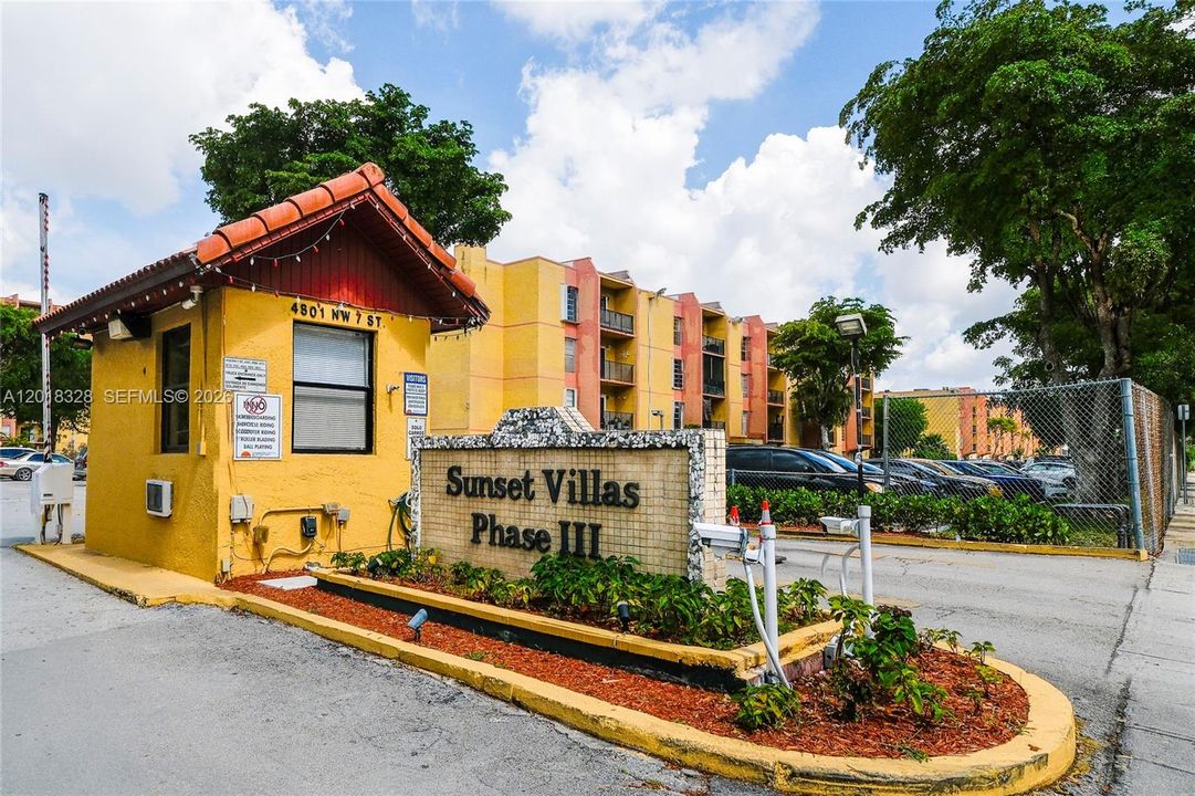 For Sale: $189,000 (1 beds, 1 baths, 709 Square Feet)