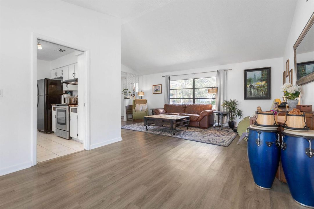 8-web-or-mls-46 Berkshire Ln-8