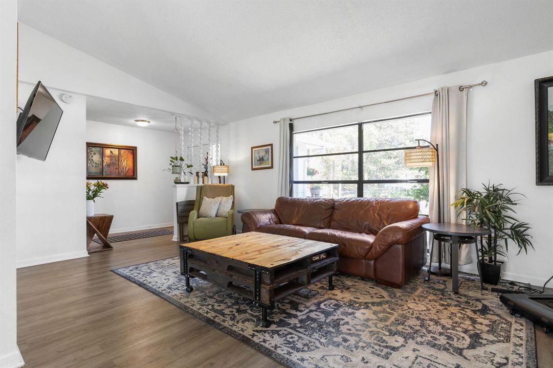 5-web-or-mls-46 Berkshire Ln-5