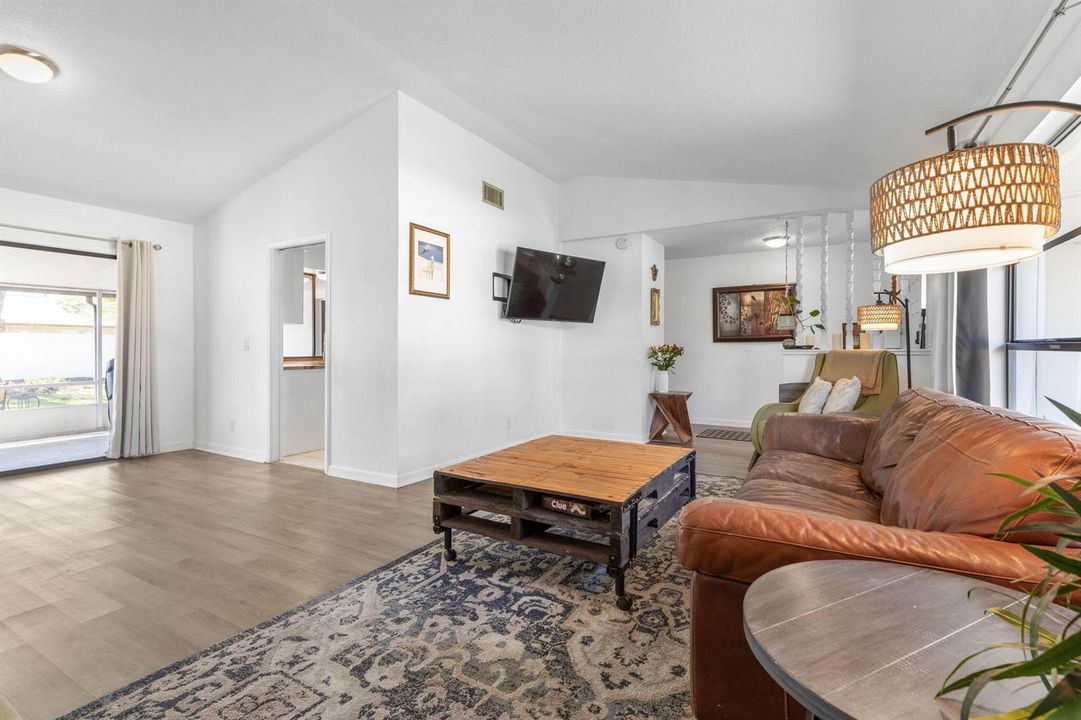 6-web-or-mls-46 Berkshire Ln-6