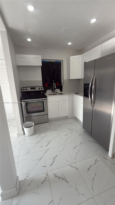 For Rent: $3,400 (3 beds, 2 baths, 2060 Square Feet)