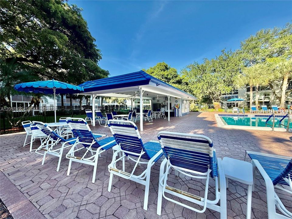 For Sale: $285,000 (2 beds, 2 baths, 1291 Square Feet)