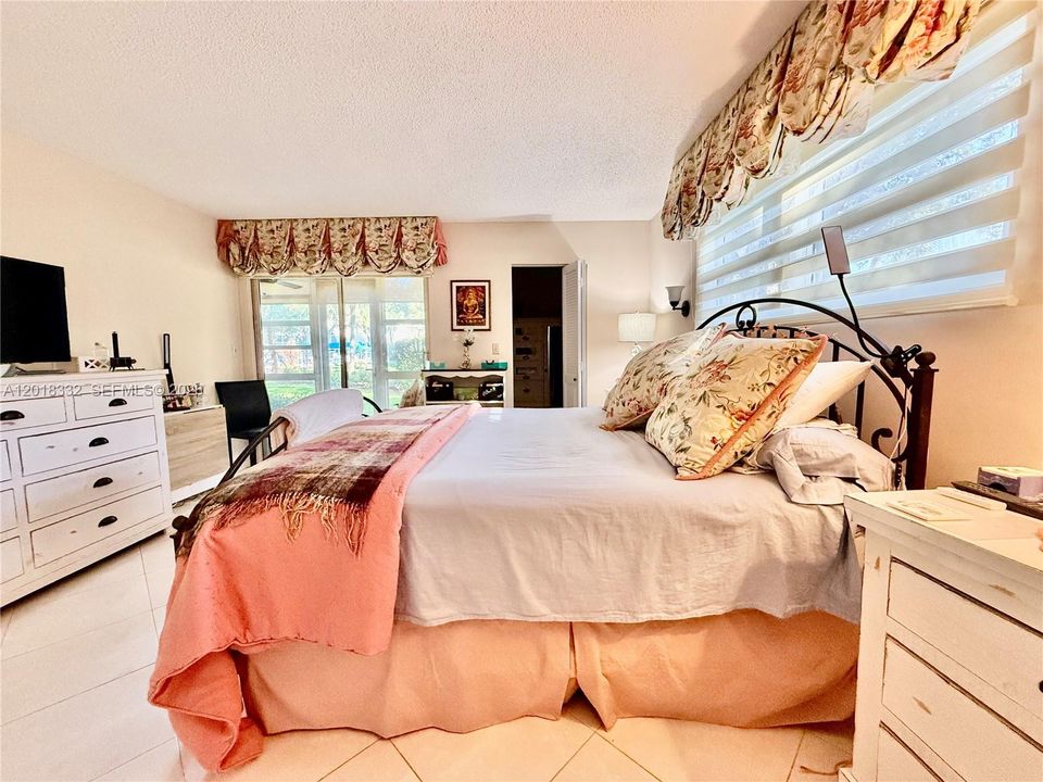 For Sale: $285,000 (2 beds, 2 baths, 1291 Square Feet)