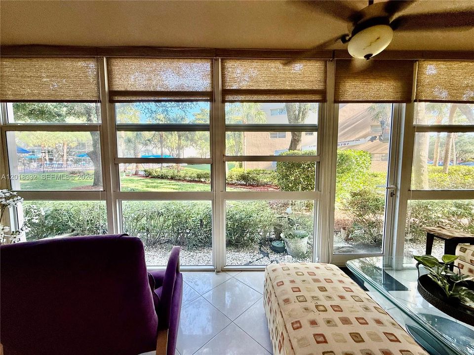 For Sale: $285,000 (2 beds, 2 baths, 1291 Square Feet)