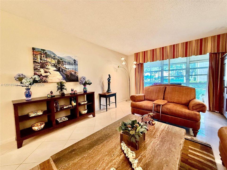 For Sale: $285,000 (2 beds, 2 baths, 1291 Square Feet)