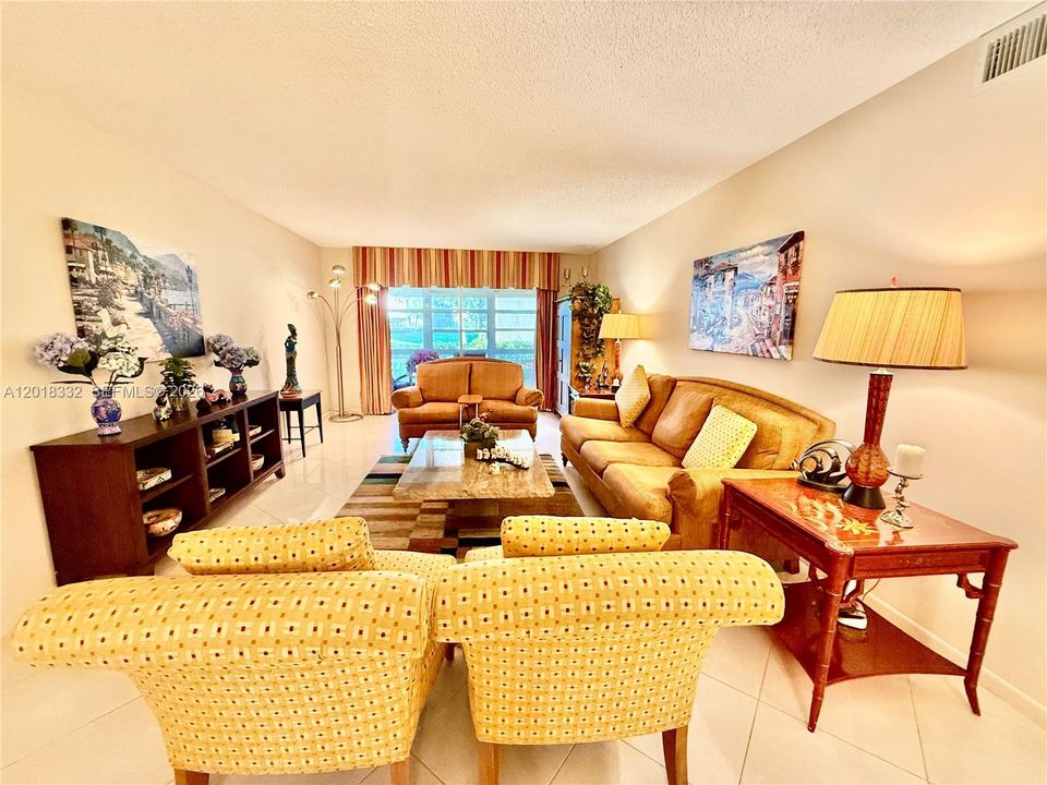 For Sale: $285,000 (2 beds, 2 baths, 1291 Square Feet)