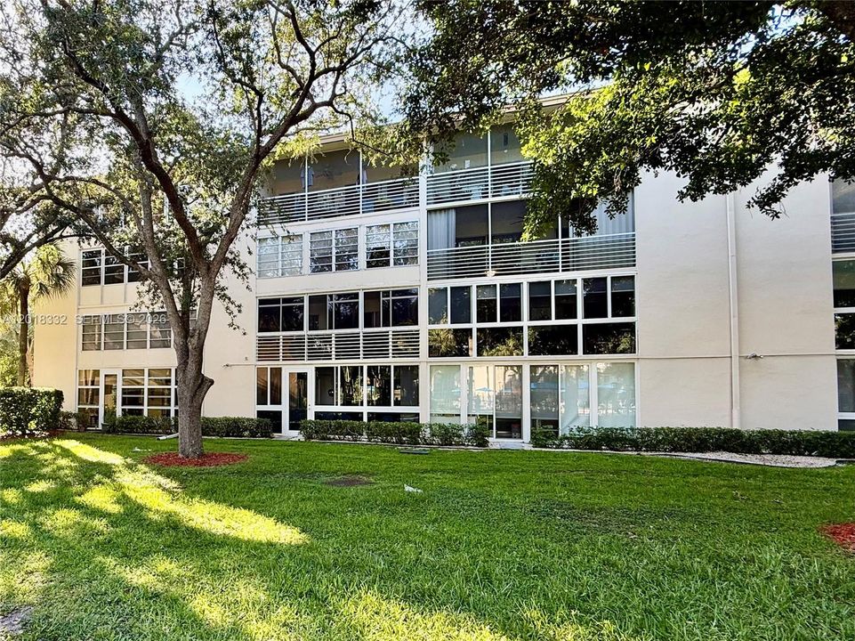 For Sale: $285,000 (2 beds, 2 baths, 1291 Square Feet)