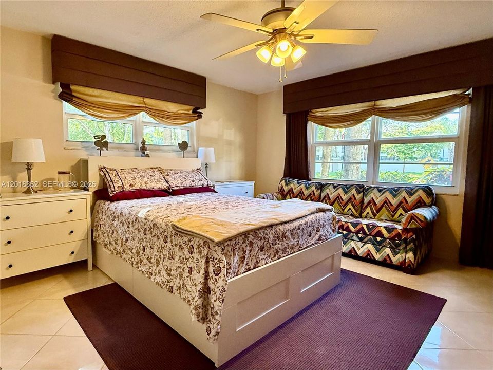 For Sale: $285,000 (2 beds, 2 baths, 1291 Square Feet)