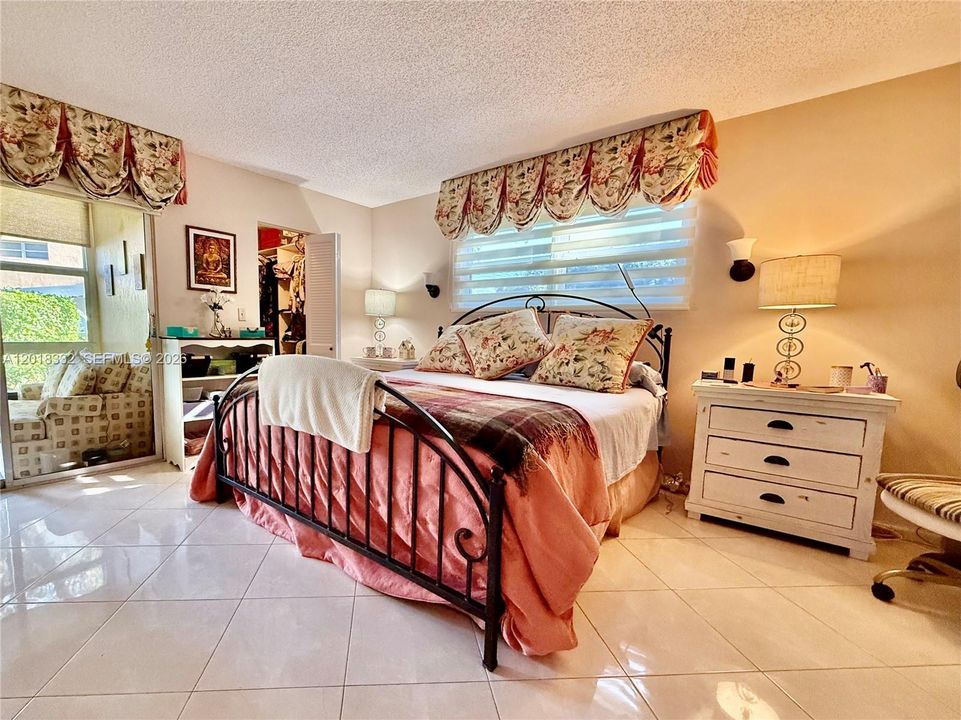 For Sale: $285,000 (2 beds, 2 baths, 1291 Square Feet)
