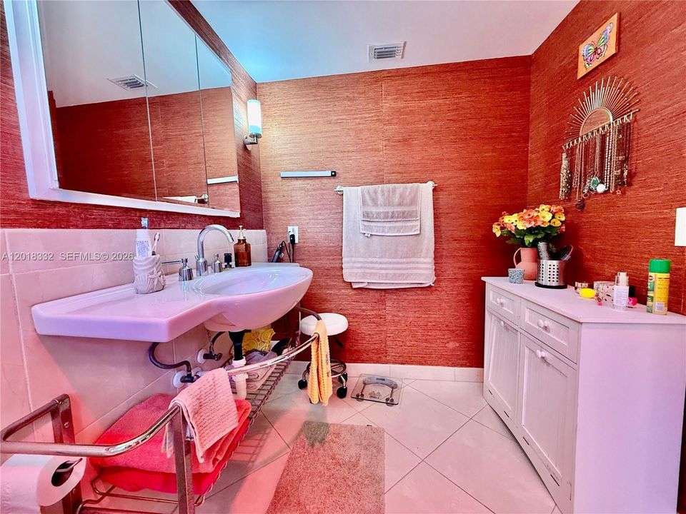 For Sale: $285,000 (2 beds, 2 baths, 1291 Square Feet)
