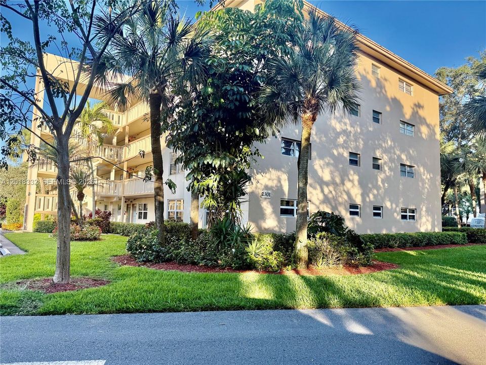 For Sale: $285,000 (2 beds, 2 baths, 1291 Square Feet)