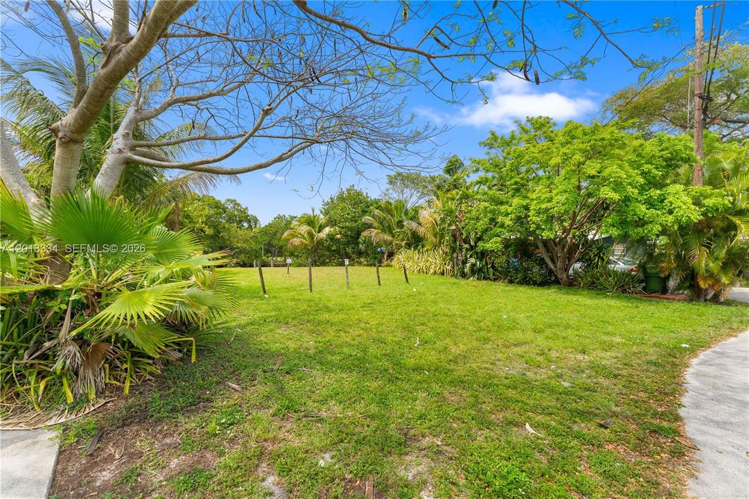 待售: $250,000 (0.19 acres)