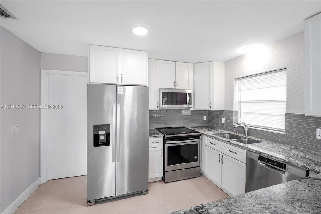 For Sale: $485,000 (3 beds, 2 baths, 1305 Square Feet)