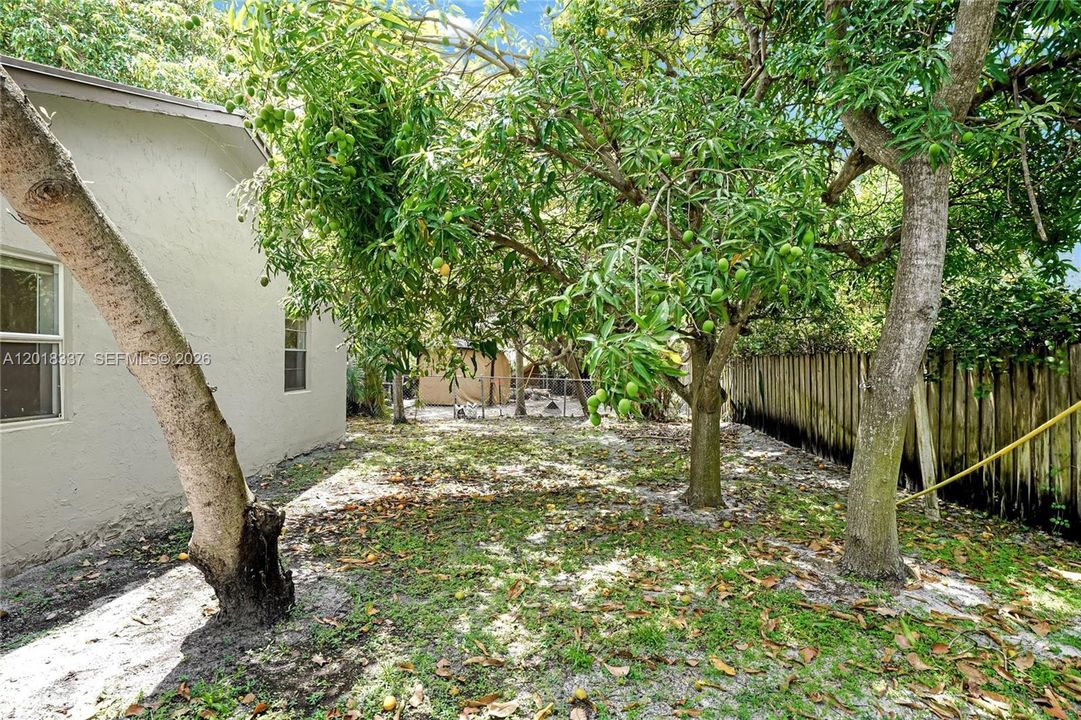 For Sale: $485,000 (3 beds, 2 baths, 1305 Square Feet)