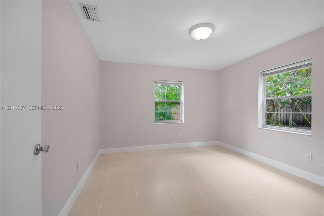 For Sale: $485,000 (3 beds, 2 baths, 1305 Square Feet)