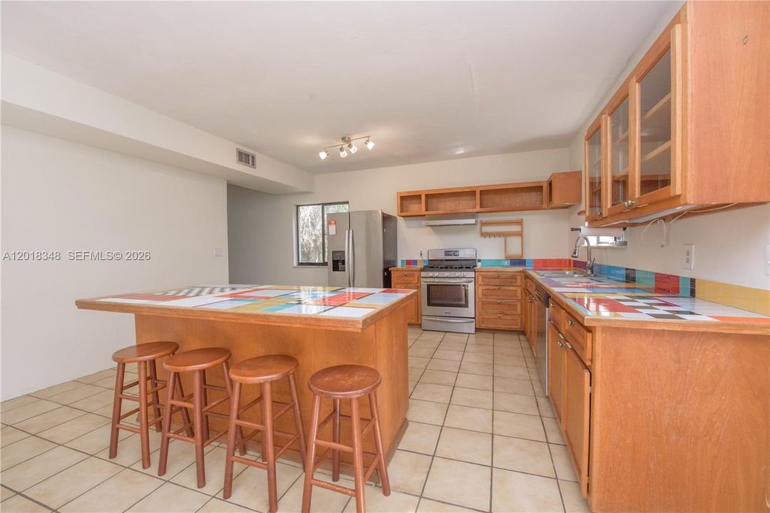 В аренду: $3,900 (3 спален, 2 ванн, 3091 Квадратных фут)