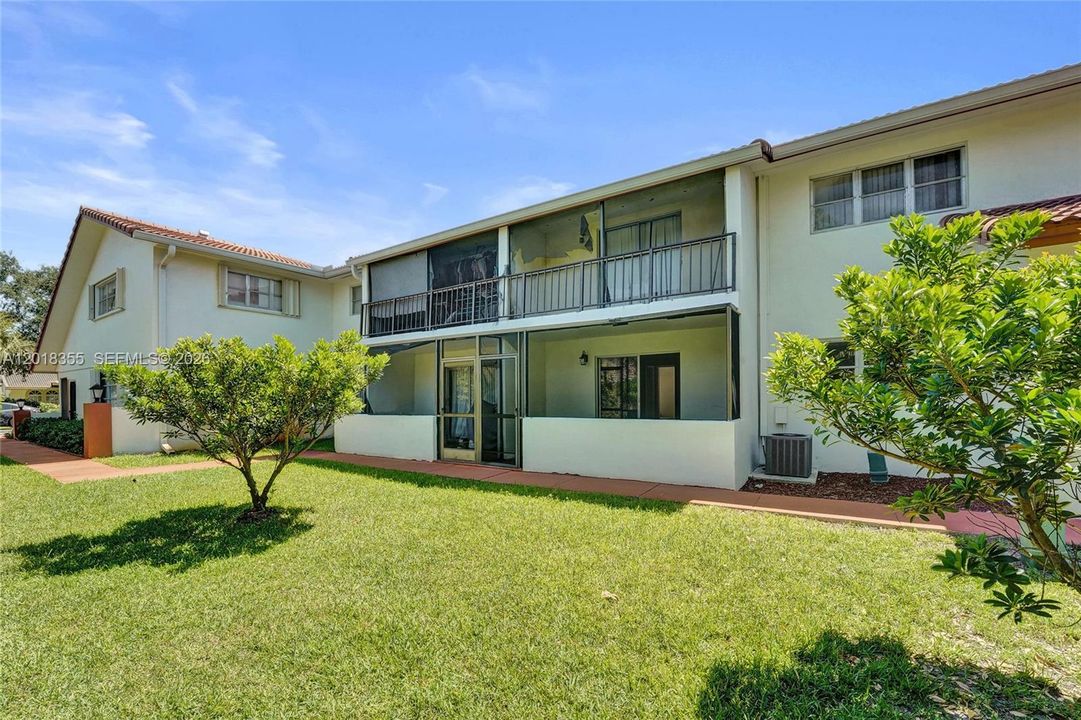 For Sale: $154,900 (2 beds, 2 baths, 1040 Square Feet)