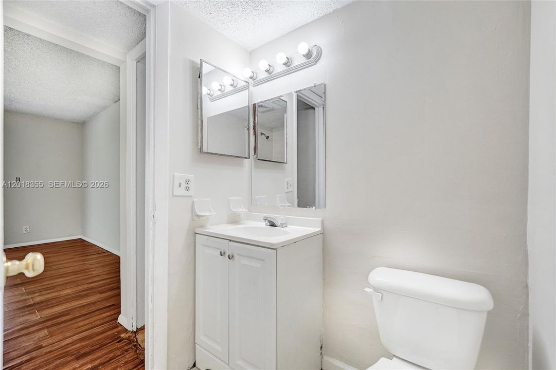 For Sale: $154,900 (2 beds, 2 baths, 1040 Square Feet)