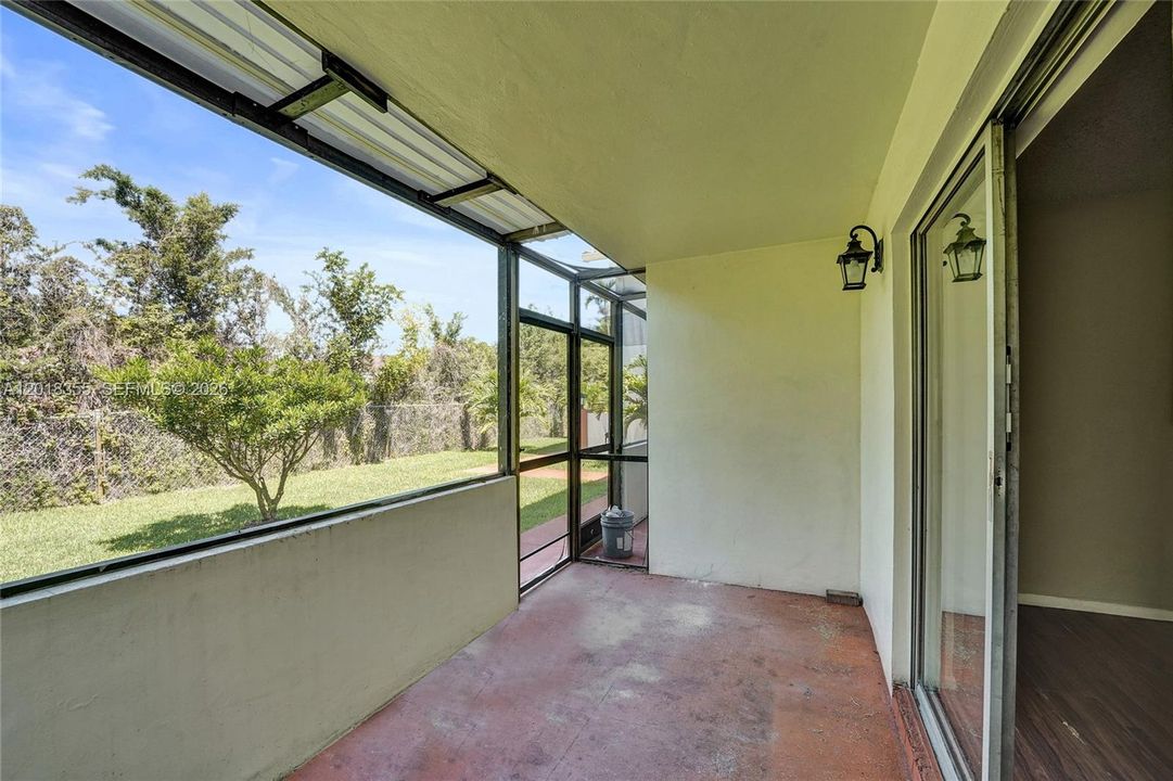 For Sale: $154,900 (2 beds, 2 baths, 1040 Square Feet)