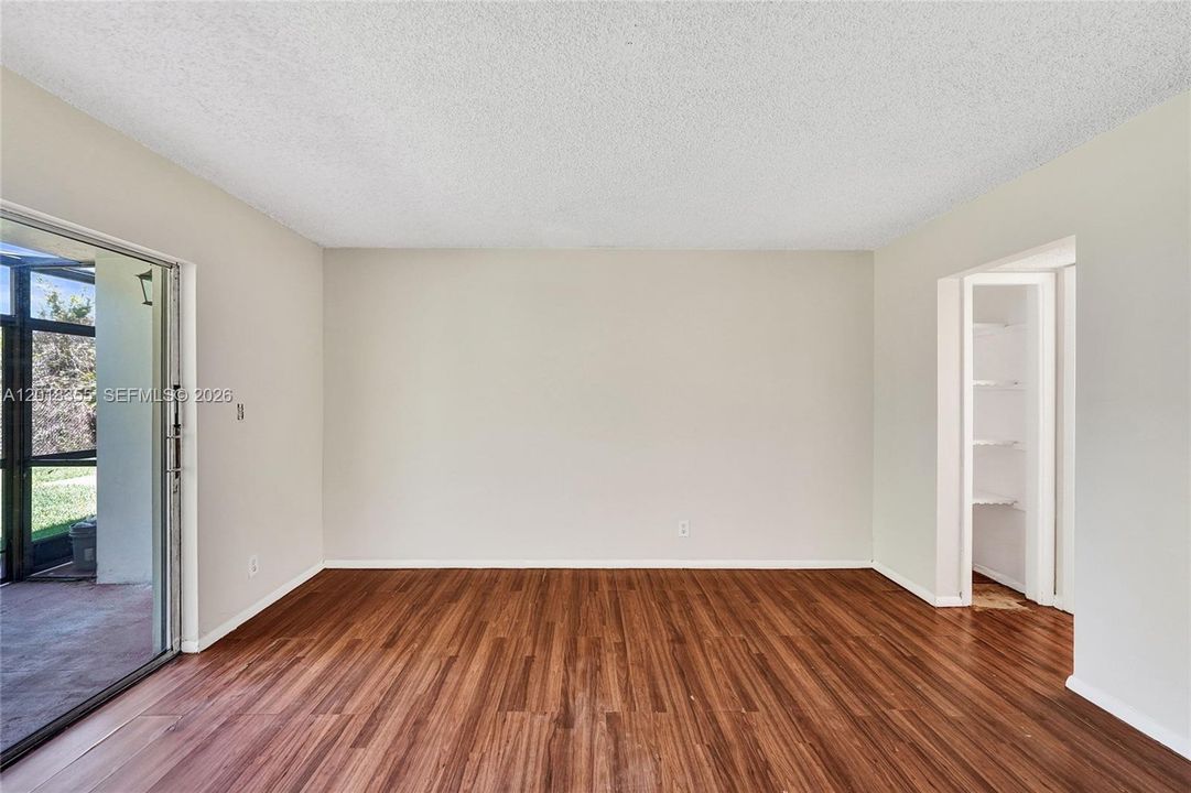 For Sale: $154,900 (2 beds, 2 baths, 1040 Square Feet)