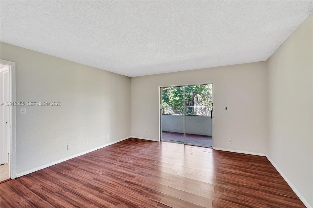 For Sale: $154,900 (2 beds, 2 baths, 1040 Square Feet)