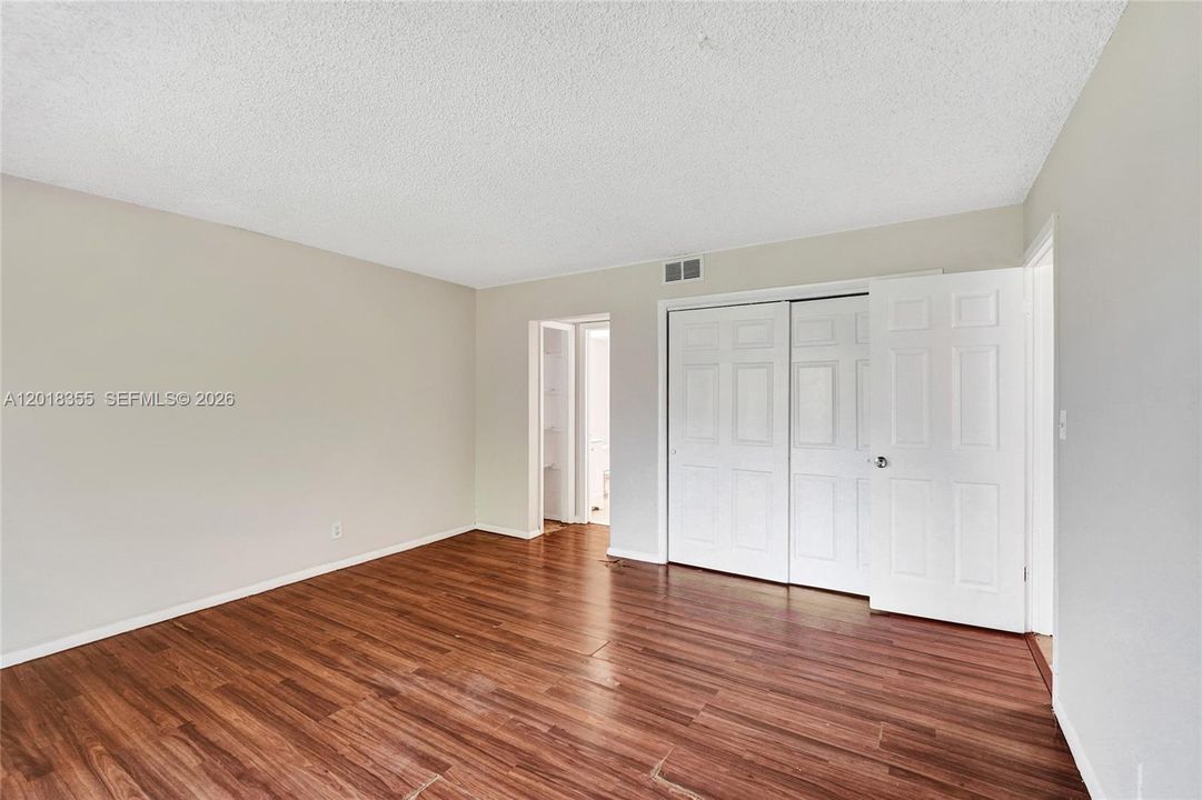 For Sale: $154,900 (2 beds, 2 baths, 1040 Square Feet)
