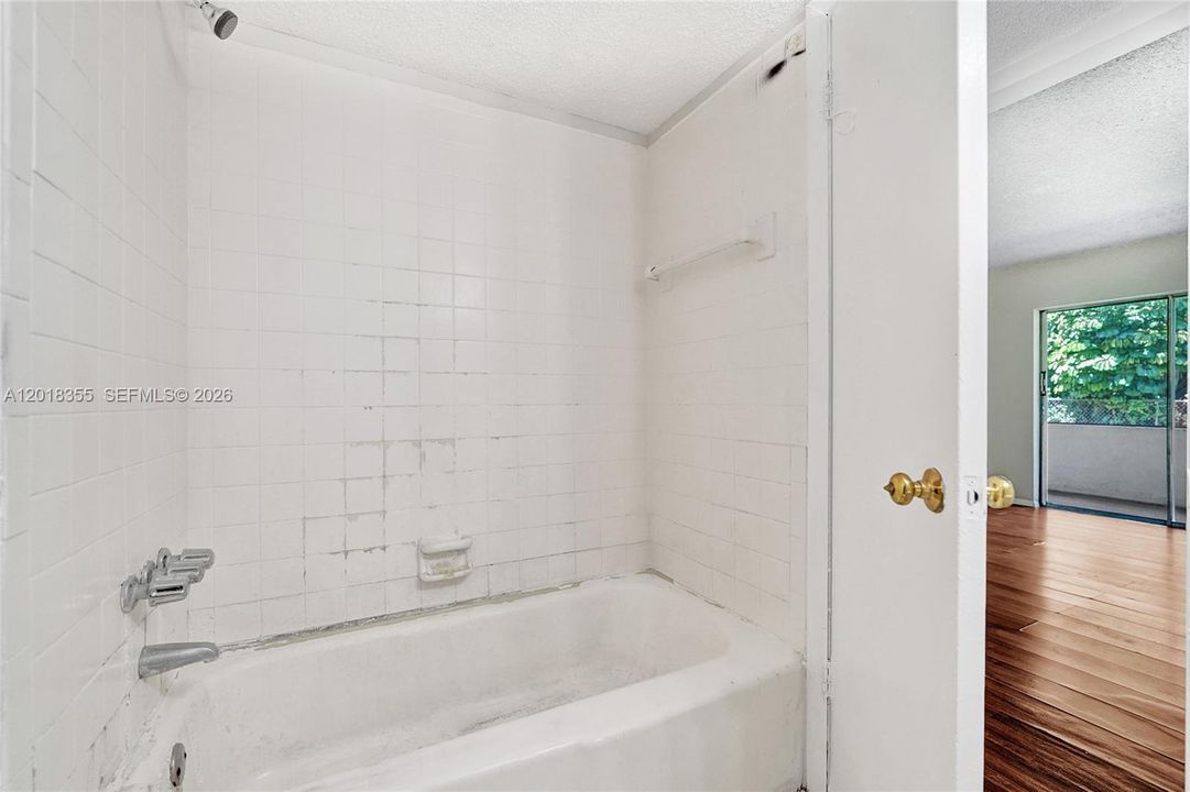 For Sale: $154,900 (2 beds, 2 baths, 1040 Square Feet)