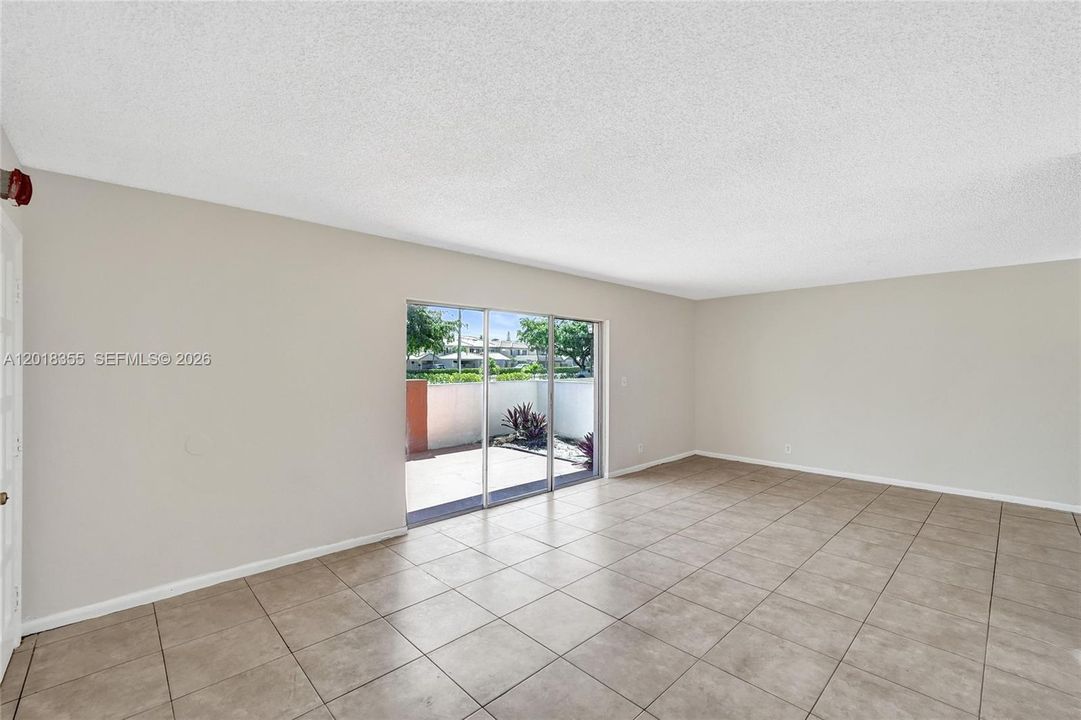 For Sale: $154,900 (2 beds, 2 baths, 1040 Square Feet)