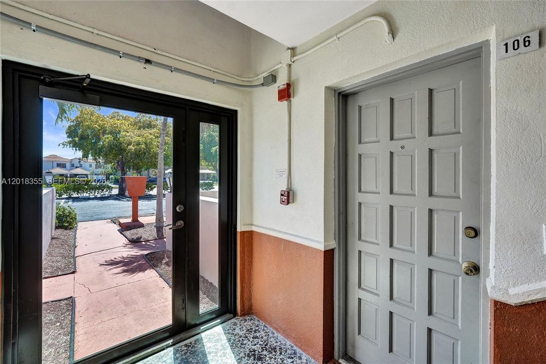 For Sale: $154,900 (2 beds, 2 baths, 1040 Square Feet)