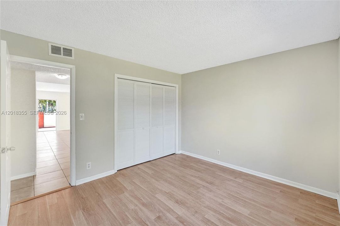 For Sale: $154,900 (2 beds, 2 baths, 1040 Square Feet)