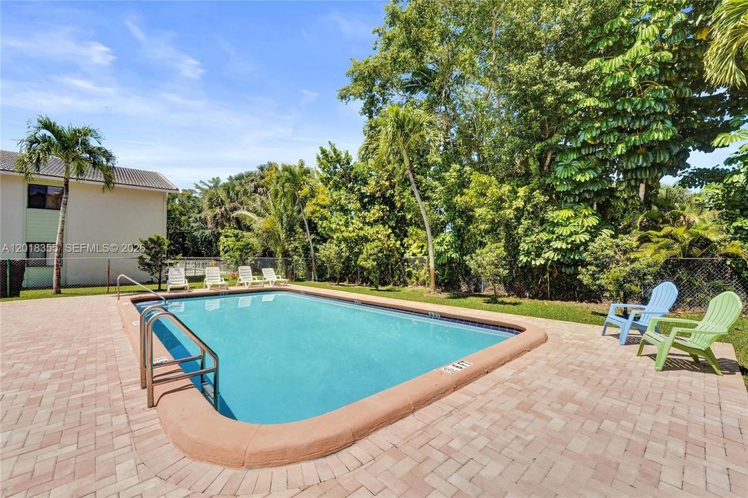 For Sale: $154,900 (2 beds, 2 baths, 1040 Square Feet)