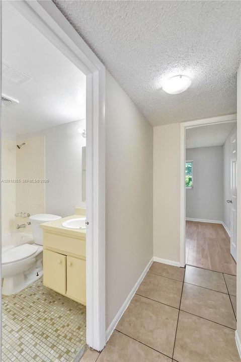For Sale: $154,900 (2 beds, 2 baths, 1040 Square Feet)