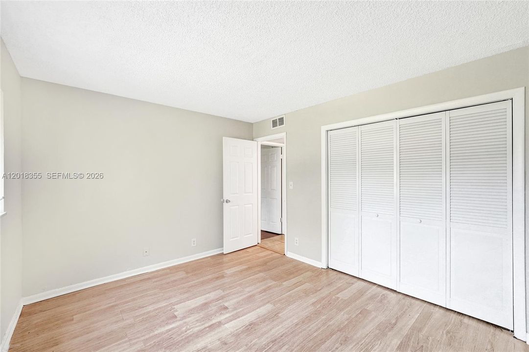For Sale: $154,900 (2 beds, 2 baths, 1040 Square Feet)