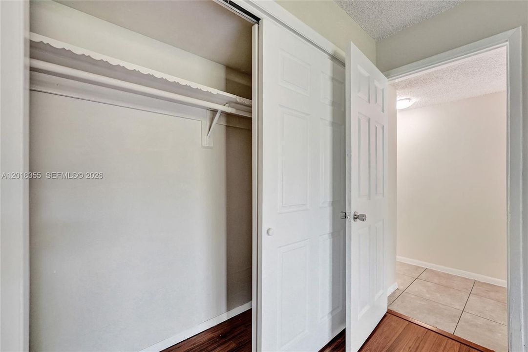 For Sale: $154,900 (2 beds, 2 baths, 1040 Square Feet)
