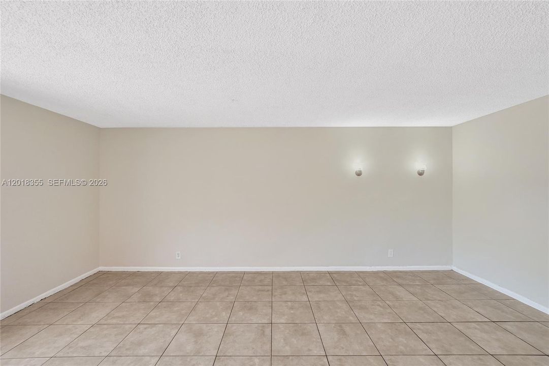 For Sale: $154,900 (2 beds, 2 baths, 1040 Square Feet)
