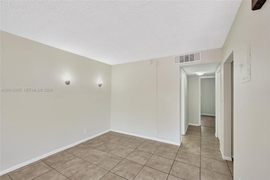 For Sale: $154,900 (2 beds, 2 baths, 1040 Square Feet)