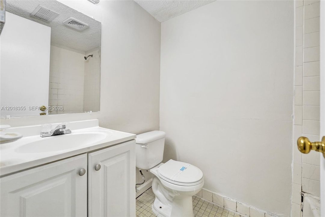 For Sale: $154,900 (2 beds, 2 baths, 1040 Square Feet)