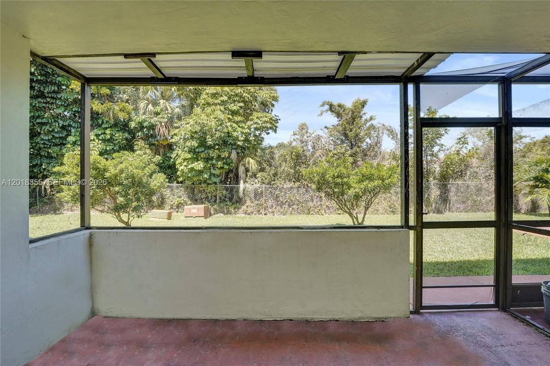 For Sale: $154,900 (2 beds, 2 baths, 1040 Square Feet)