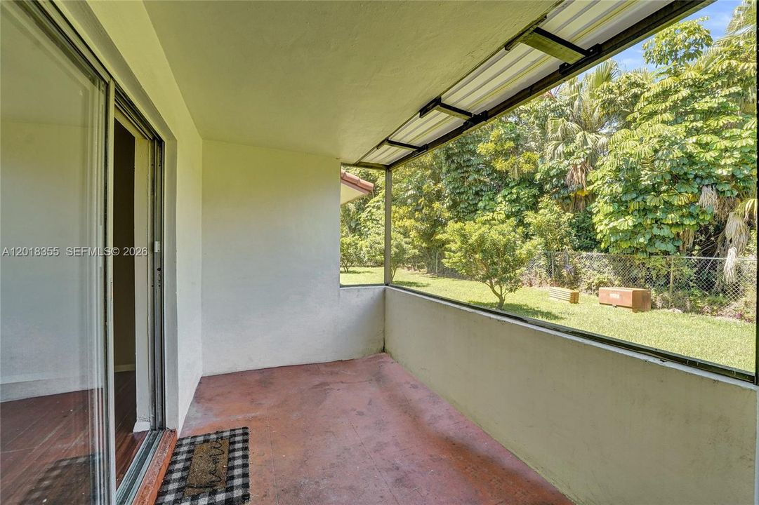 For Sale: $154,900 (2 beds, 2 baths, 1040 Square Feet)