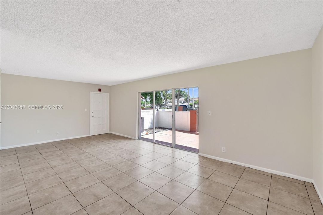 For Sale: $154,900 (2 beds, 2 baths, 1040 Square Feet)