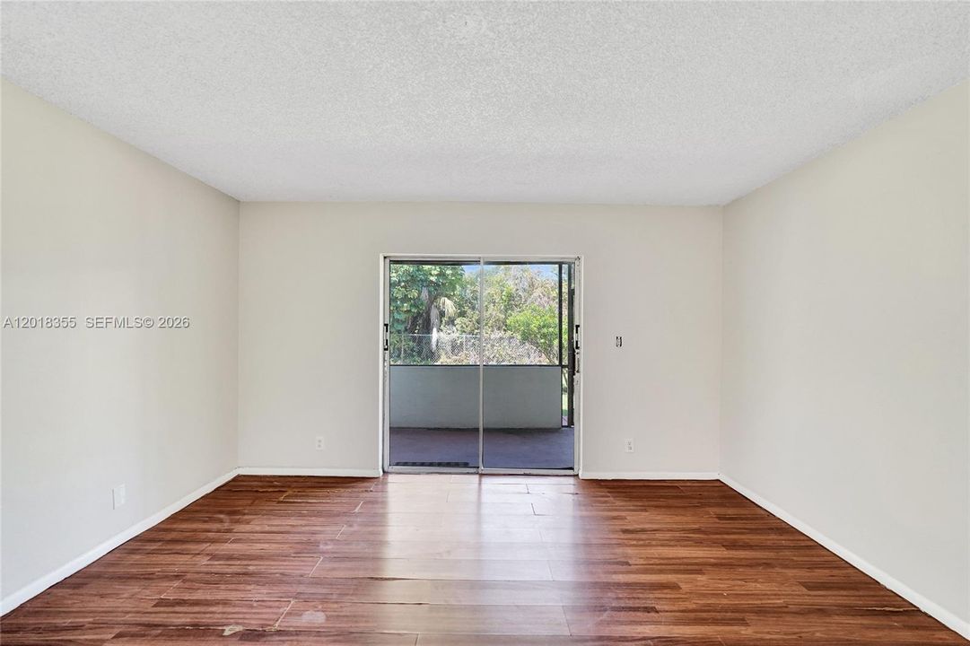 For Sale: $154,900 (2 beds, 2 baths, 1040 Square Feet)