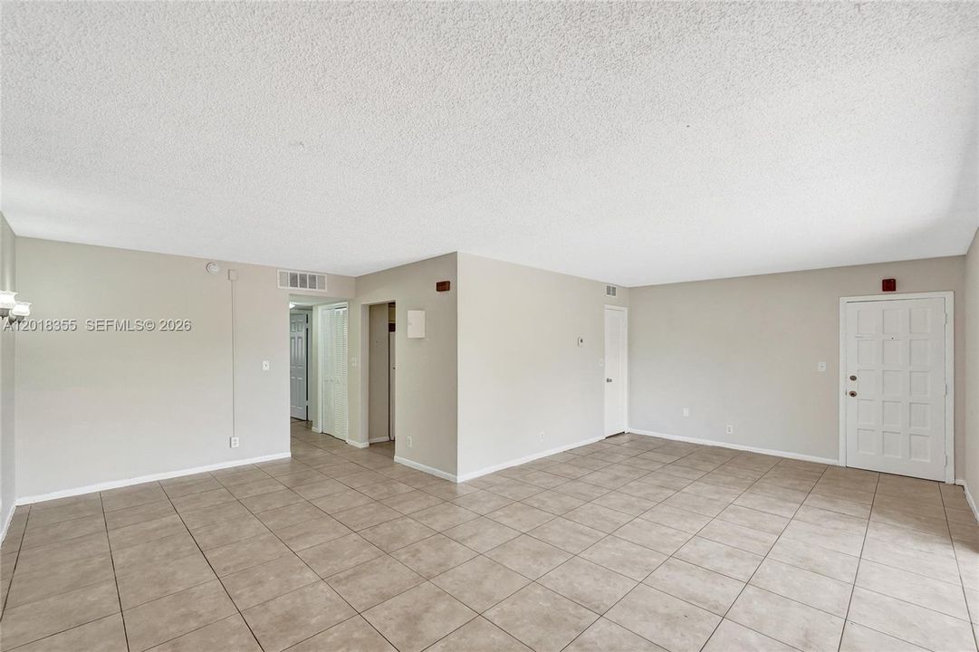 For Sale: $154,900 (2 beds, 2 baths, 1040 Square Feet)