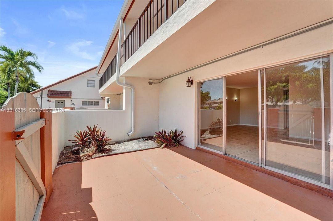For Sale: $154,900 (2 beds, 2 baths, 1040 Square Feet)