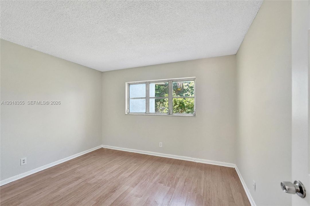 For Sale: $154,900 (2 beds, 2 baths, 1040 Square Feet)