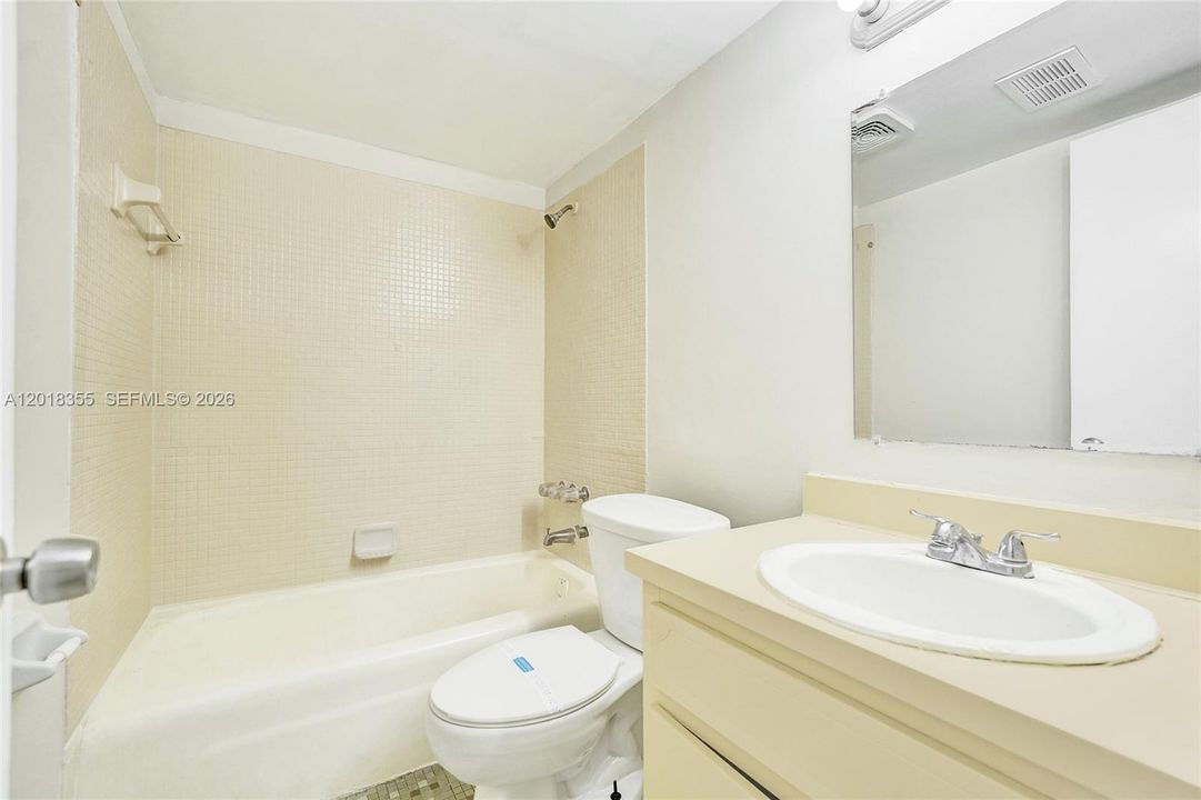 For Sale: $154,900 (2 beds, 2 baths, 1040 Square Feet)
