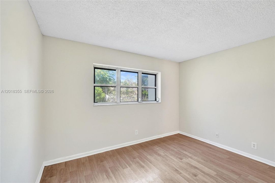 For Sale: $154,900 (2 beds, 2 baths, 1040 Square Feet)